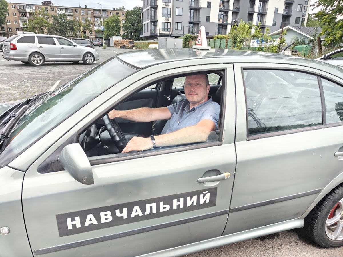 Автошкола УжНУ — Driving_school